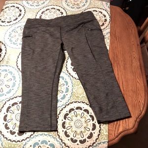 Eddie Bauer XL capri tights with zip pockets